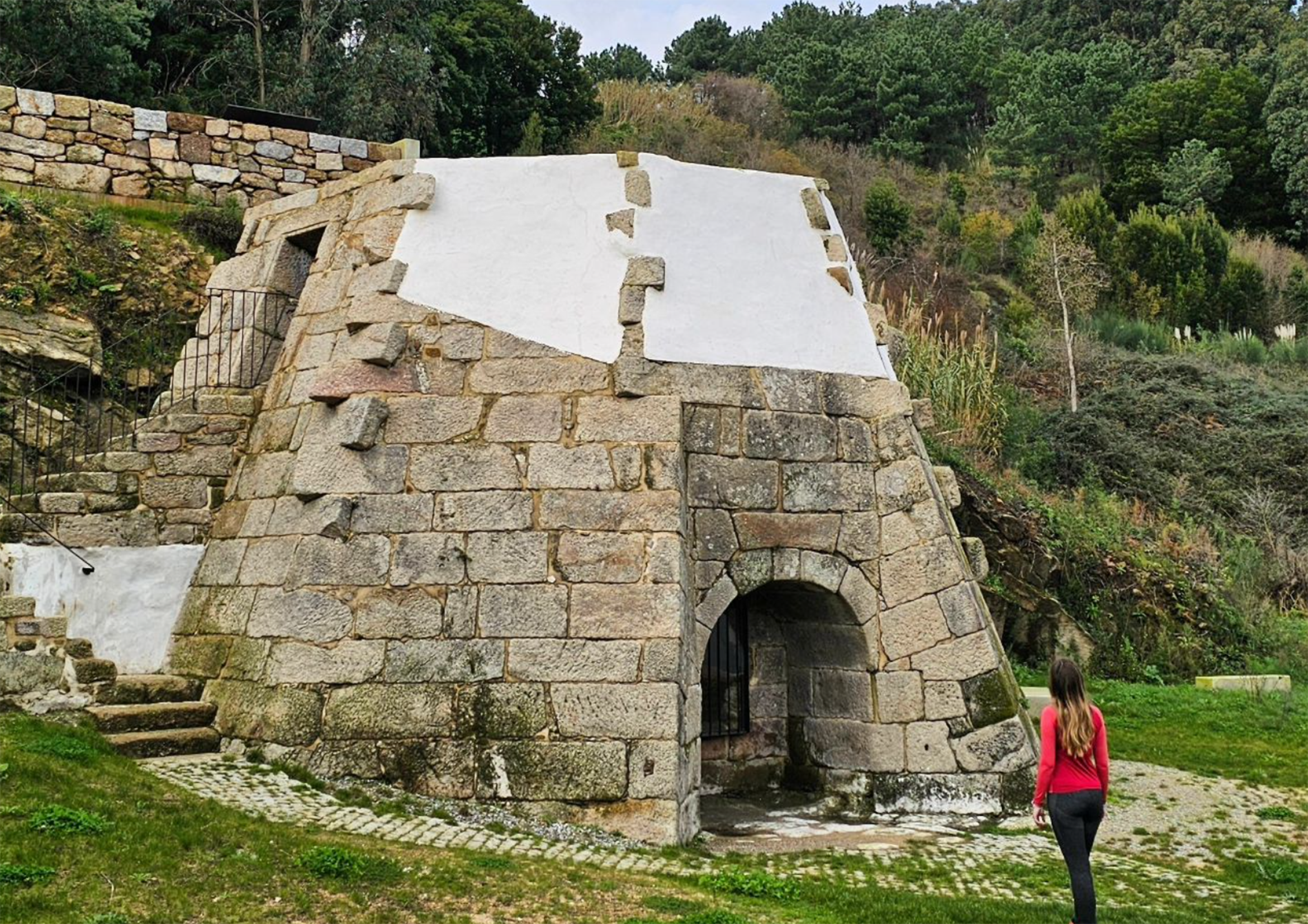 Exploring a Unique Gem in Galicia: Horno de Cal de Cobres/Santradán